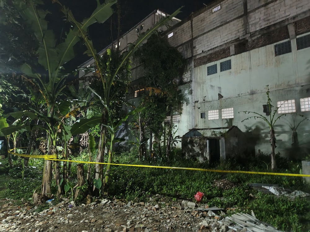 Lokasi ditemukan mayat korban SP, 41, dalam kondisi membusuk di semak-semak dekat swalayan di Tegalrejo, Kabupaten Magelang.   