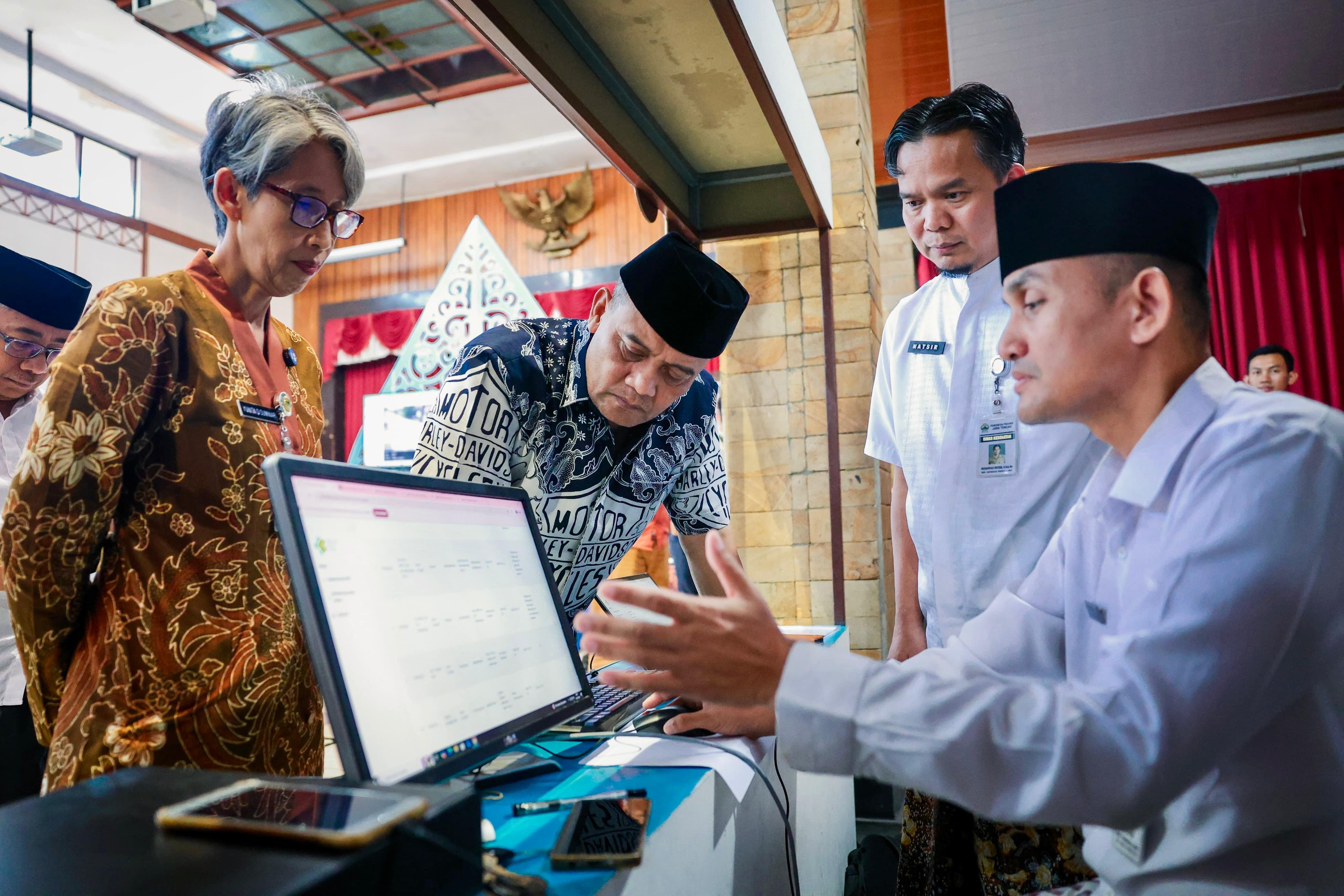 Ahmad Luthfi usai membuka Posko Terpadu Lebaran 2026 di Kantor Dinas Perhubungan Provinsi Jawa Tengah, Jumat (13/3/2026).