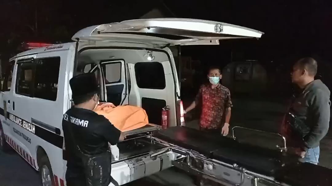 Jenazah korban dibawa ke RSUD Muntilan. 