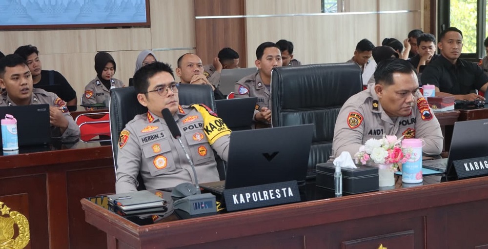 Kapolresta Magelang Kombes Pol Herbin Sianipar saat mengikuti pelatihan Training of Trainer (ToT) AI Ready ASEAN secara daring.  