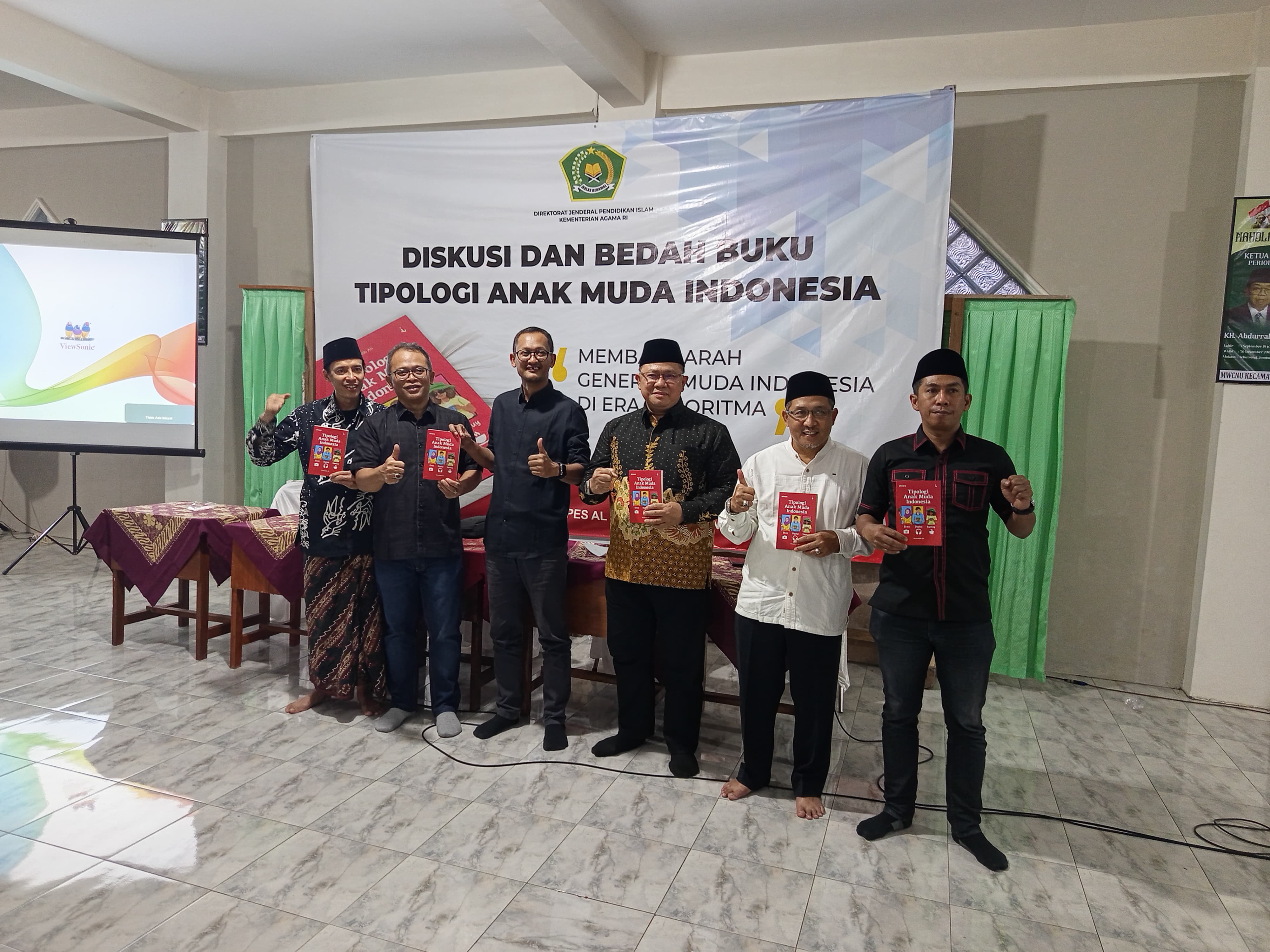 Anggota DPR RI Wibowo Prasetyo menghadiri bedah buku di Ponpes Al Inayah Sidoagung Tempuran, Sabtu (14/3/2026).