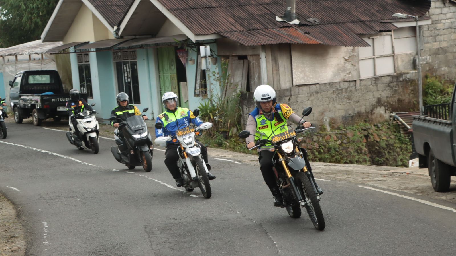 Kapolres Wonosobo AKBP M Kasim Akbar Bantilan bersama jajaran melakukan patroli cek jalur mudik. 