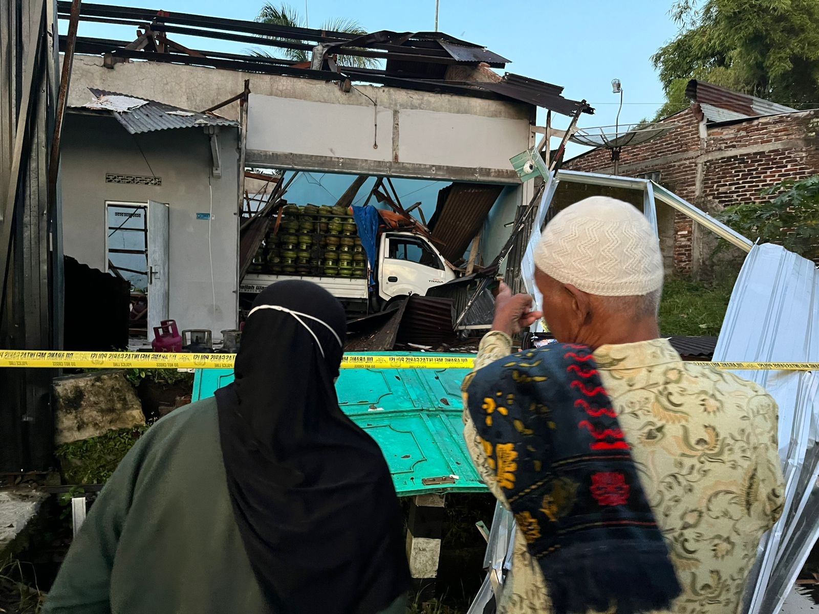 Gudang elpiji diDanupayan, Kecamatan Bulu, Temanggung dipasang garis polisi. 