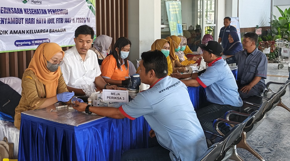 Awak angkutan mudik dicek kesehatannya.