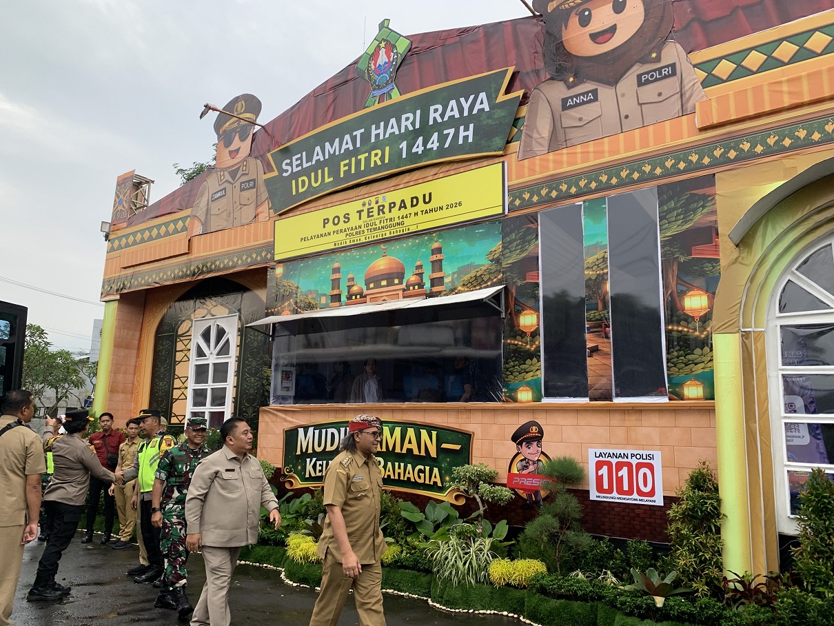 Bupati Temanggung Agus Setyawan bersama jajaran forkompimda meninjau pos pengamanan lebaran pada Senin (16/3/2026). 