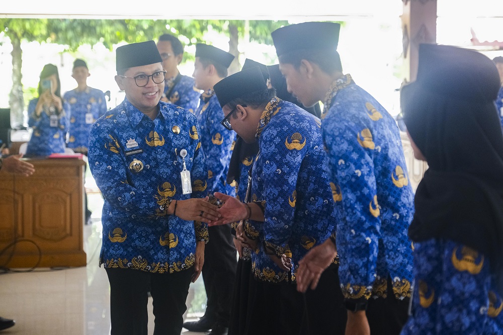 Wali Kota Magelang Damar Prasetyono mengambil sumpah janji jabatan 18 PNS di Pendopo Pengabdian, Selasa (17/3/2026).  