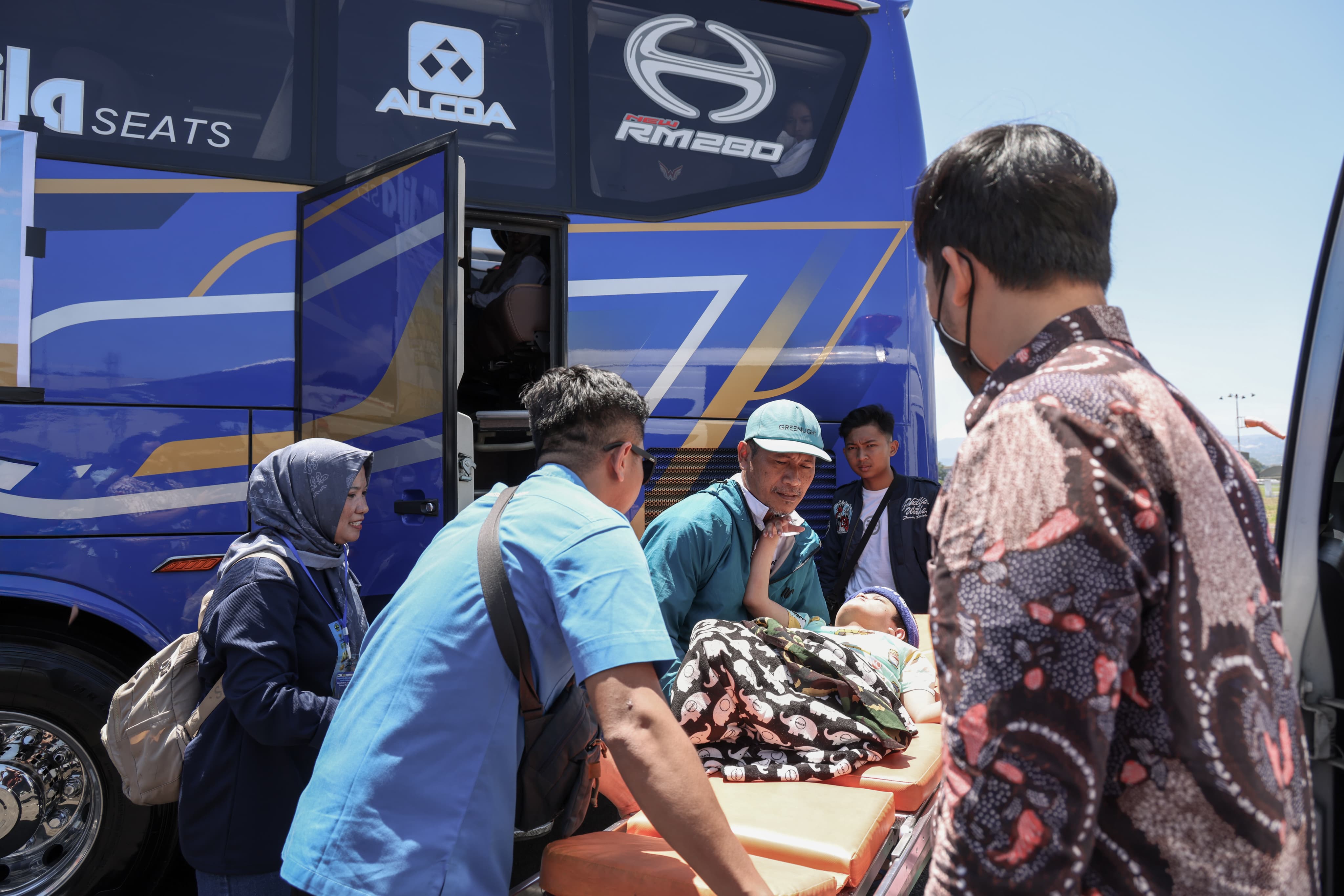 Salah satu pemudik asal Sukoharjo mendapatkan fasilitas kesehatan agar nyaman dalam perjalanan dari Bandung.