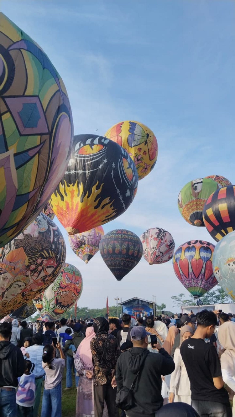 DOKUMENTASI DISPARBUD WONOSOBO  Festival balon udara dalam rangkaian Mudik 2026 Kabupaten Wonosobo menyedot perhatian ribuan warga.