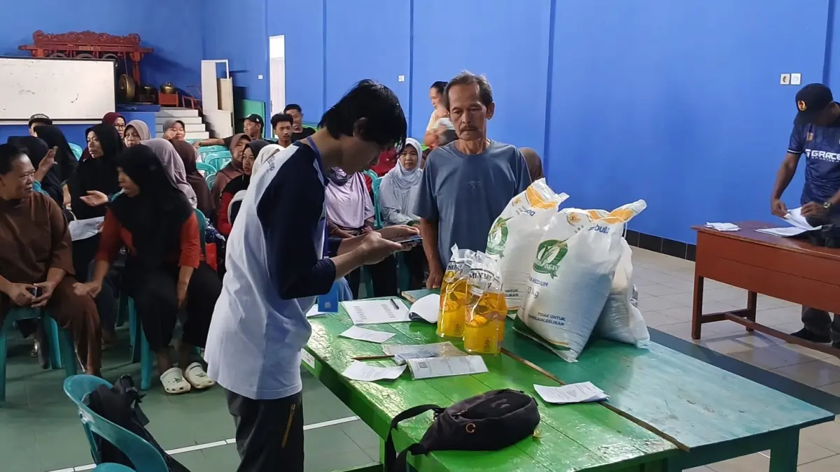 Penyaluran bantuan pangan beras di wilayah Kecamatan Leksono Kabupaten Wonosobo, Sabtu (28/3/2026). 