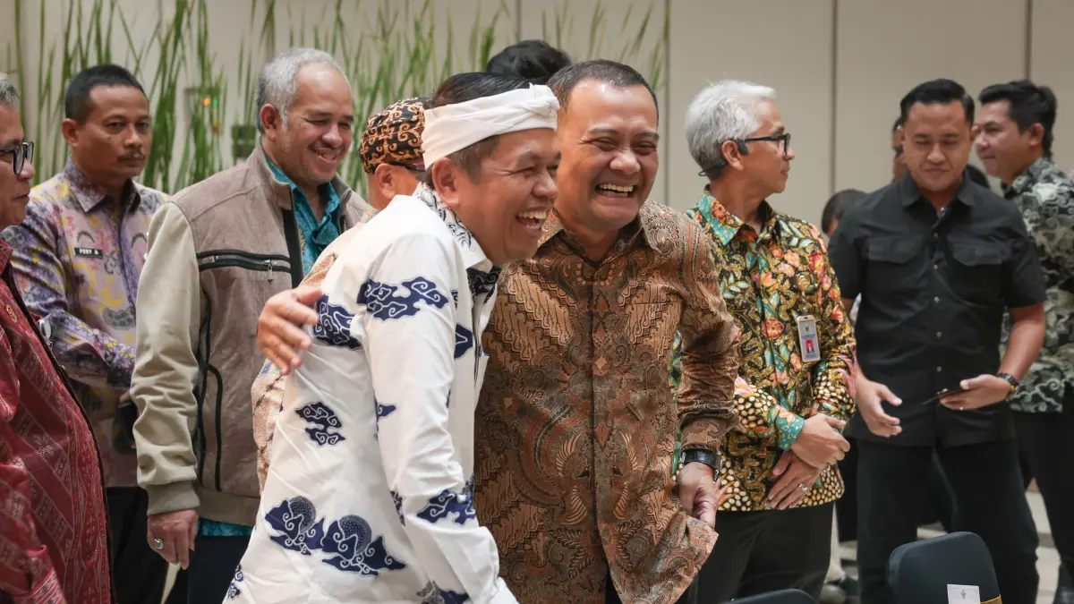 Gubernur Jawa Tengah, Ahmad Luthfi, dan Gubernur Jawa Tengah Ahmad Luthfi dan Gubernur Jawa Barat, Dedi Mulyadi (KDM)  saat menghadiri Entry Meeting Pemeriksaan LKPD 2025 di Gedung BPK RI, Kamis (2/4/2026). Dalam pertemuan itu keduanya sangat akrab dan penuh canda. (Istimewa).