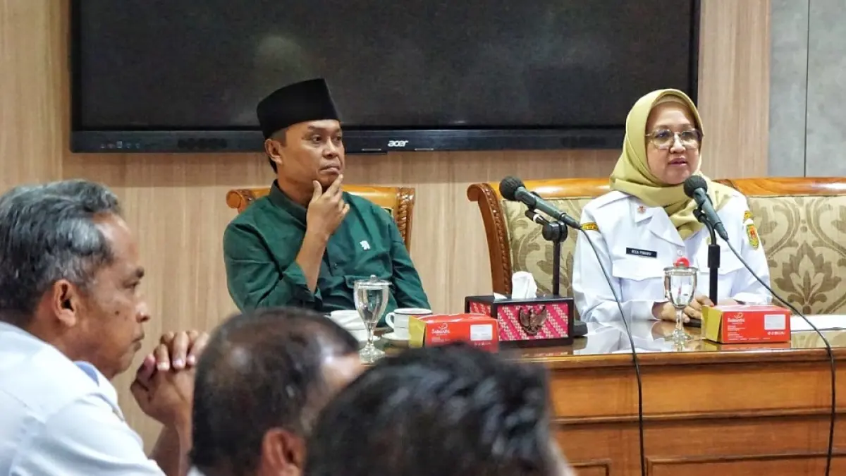 Asisten Pemerintahan dan Kesejahteraan Rakyat Sekda Kabupaten Magelang Bela Pinarsi saat menerima rombongan Komisi A DPRD Jateng. (ISTIMEWA)