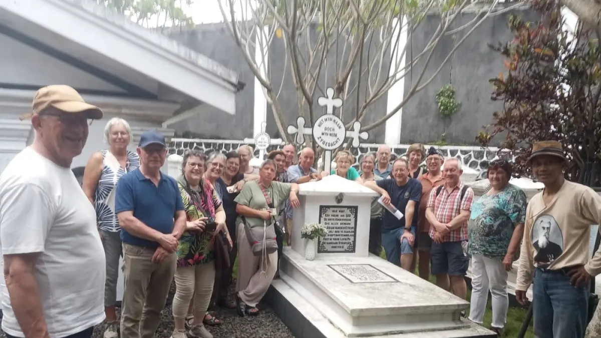 &nbsp;Sebanyak 25 warga Belanda mengunjungi makam Johannes van der Steur di Jalan Ikhlas, Kota Magelang, didampingi Bagus Priyana. (ISTIMEWA)