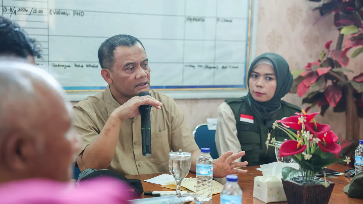 Gubernur Ahmad Luthfi usai mengecek lokasi pengungsian warga terdampak, menggelar rapat koordinasi lintas daerah dan kementerian untuk membahas penanganan banjir Demak secara komprehensif. (Istimewa)
