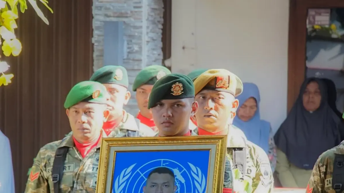 Sersan Kepala (Serka) Anumerta Muhammad Nur Ichwan dimakamkan secara militer di Taman Makam Pahlawan (TMP) Giri Dharmoloyo 2, Cawang, Kota Magelang, Minggu (5/4/2026) pagi. (ISTIMEWA)