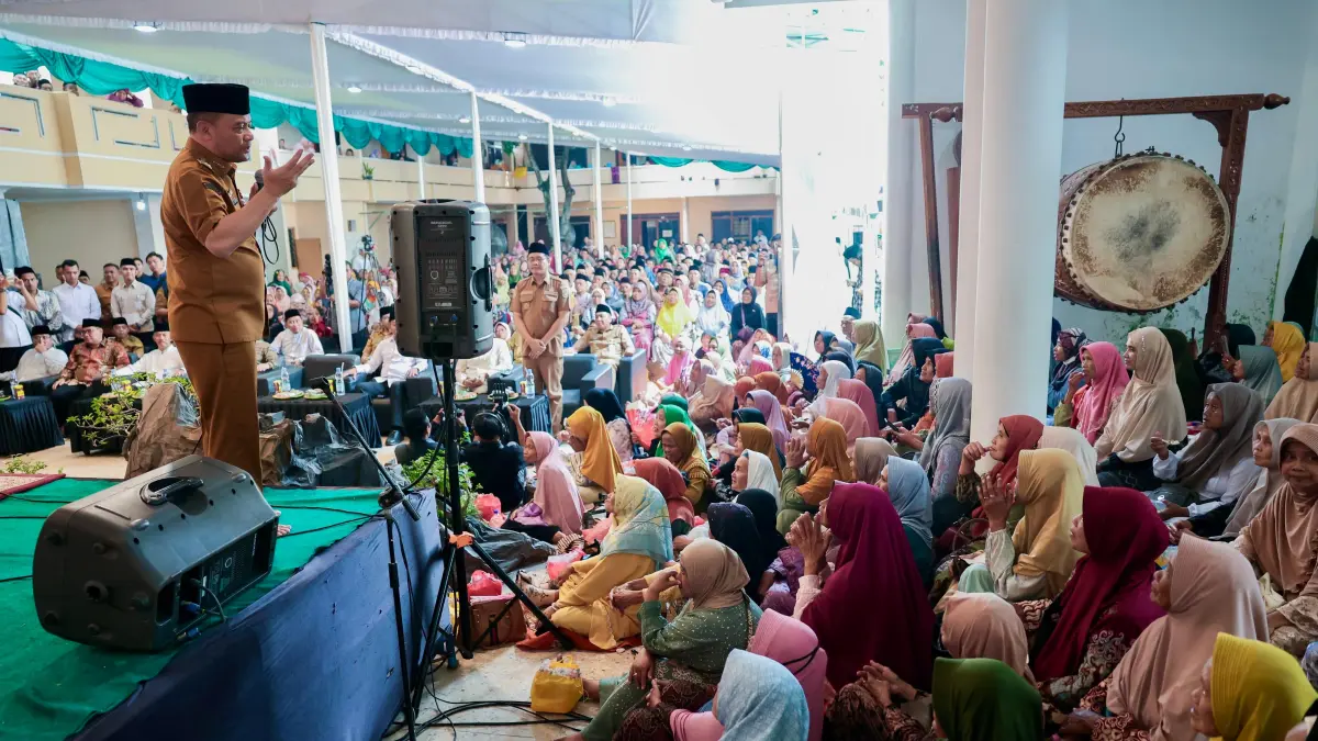 Gubernur Ahmad Luthfi menghadiri haul ke -66 KH Dalhar di Ponpes Darussalam Watucongol, Muntilan, Kabupaten Magelamg, Senin (6/4/2026). (IST).
