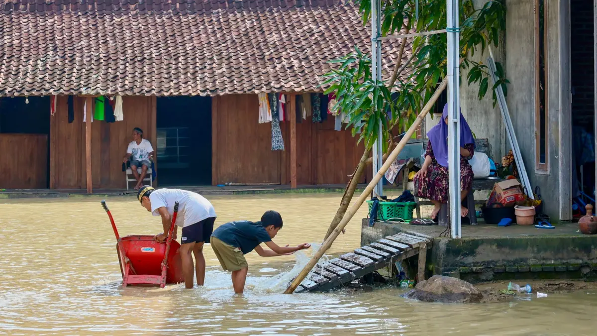 Banjir yang melanda sejumlah daerah memicu gagal panen. Namun di Jawa Tengah produksi beras tetap surplus hingga Maret 2026. (Istimewa)