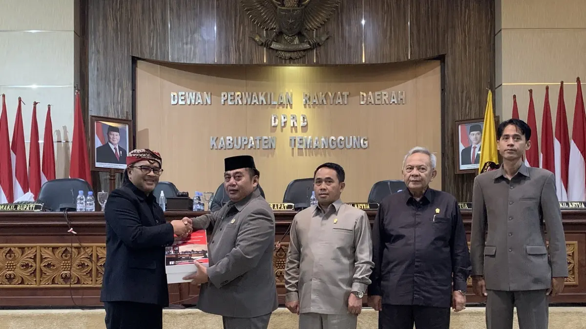 Penyerahan rekomendasi LKPJ 2025 dari DPRD ke eksekutif di gedung DPRD Temanggung, Rabu (8/4/2026).