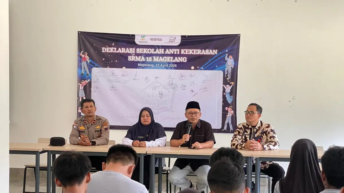 Anggota DPR RI Wibowo Prasetyo saat hadir langsung memberikan dukungan penuh pada acara Deklarasi Sekolah Anti-Kekerasan di Sekolah Rakyat Menengah Atas (SRMA) 15 Magelang, Jumat (10/4/2026).