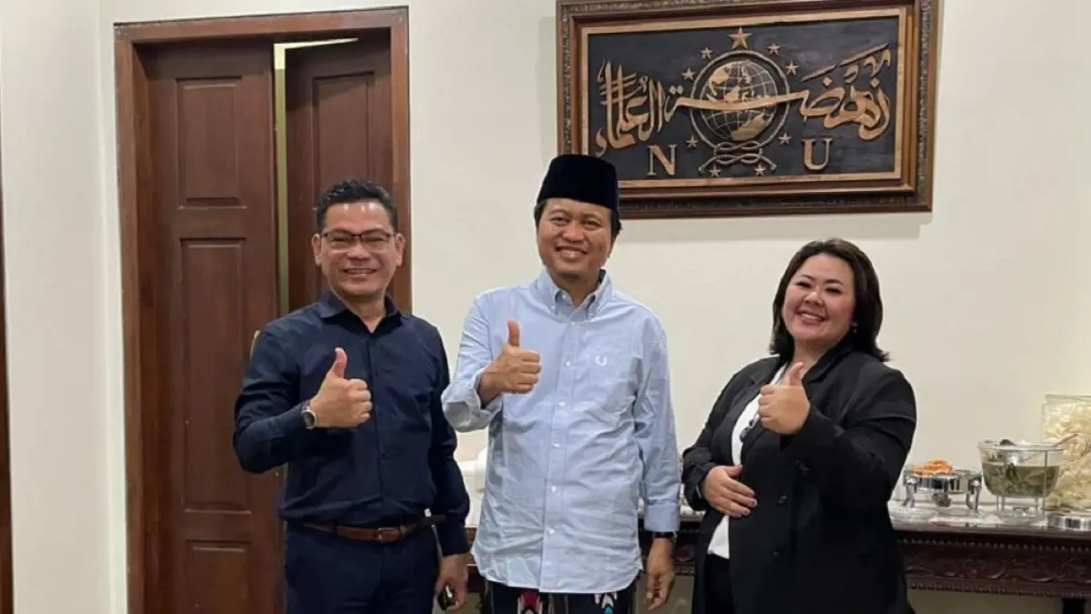 GM Atria Hotel Magelang Avriansyah bersama Director of Sales Marketing, berkunjung ke Ponpes API Tegalrejo, Kabupaten Magelang.