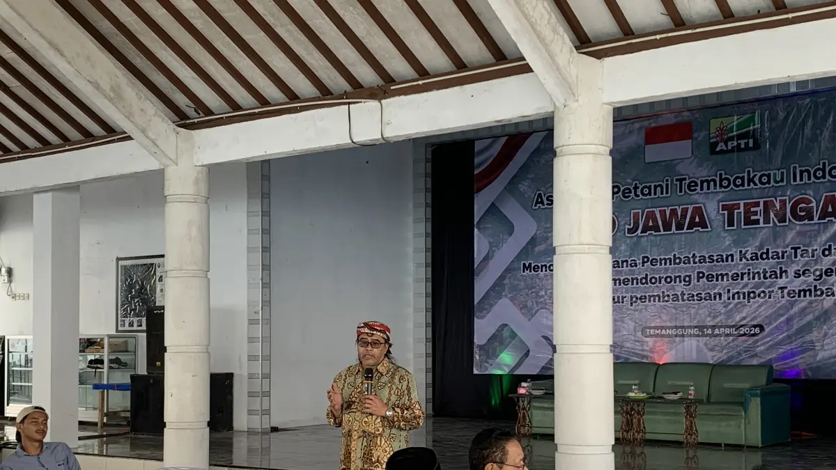 Sarasehan APTI dan anggota mengenai penolakan pembatasan tar dan nikotin di Bumi Makukuhan, Bulu, Selasa (14/4/2026). (Devi Khofifatur Rizqi/Jawa Pos Radar Magelang). 