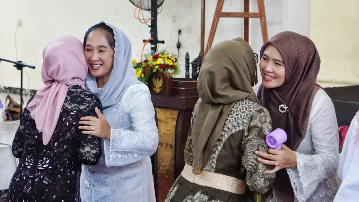 Ketua Tim Penggerak PKK Kabupaten Magelang Dian Grengseng Pamuji saat menghadiri kegiatan kegiatan pembinaan rohani dan halal bihalal Tim Penggerak PKK, Gabungan Organisasi Wanita (GOW), dan Dharma Wanita Persatuan di Kabupaten Magelang