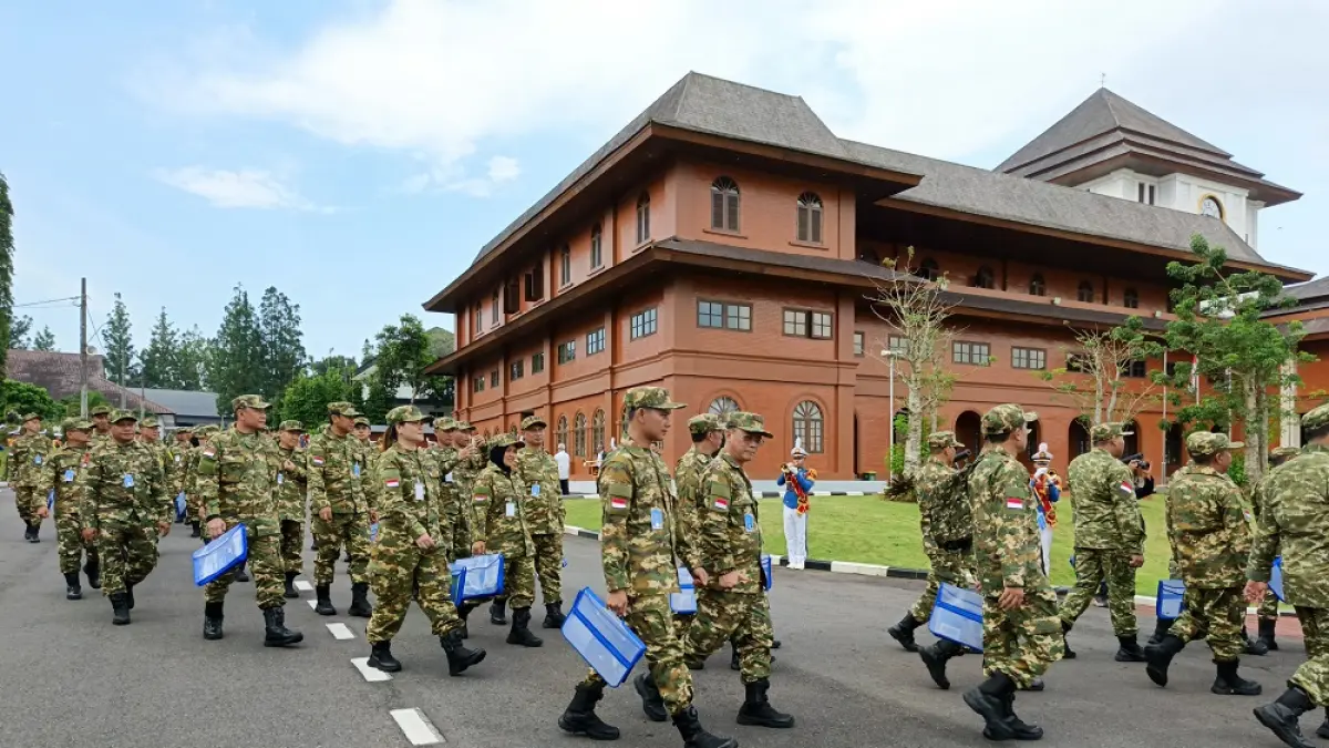 Ratusan Ketua DPRD se-Indonesia tampak antusias mengikuti kegiatan retreat di Akmil Magelang, Rabu (15/4/2026) sore. (ROFIK SYARIF/ JAWAPOS RADAR MAGELANG)
