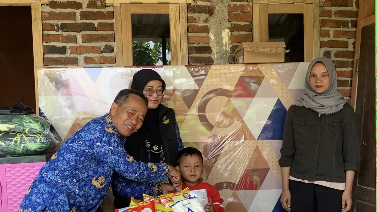 Azril, bocah cemong yang viral, mendapat bantuan dari Kementerian Sosial untuk peningkatan ekonomi keluarga. (Devi Khofifatur Rizqi/Jawa Pos Radar Magelang).