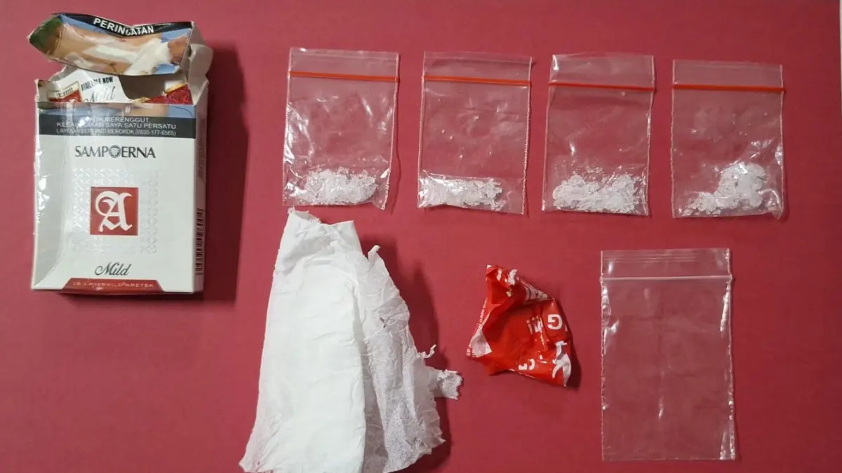 Empat paket sabu yang siap edar ditemukan petugas di dalam bungkus rokok. (Humas Polres Wonosobo for Jawa Pos Radar Magelang).