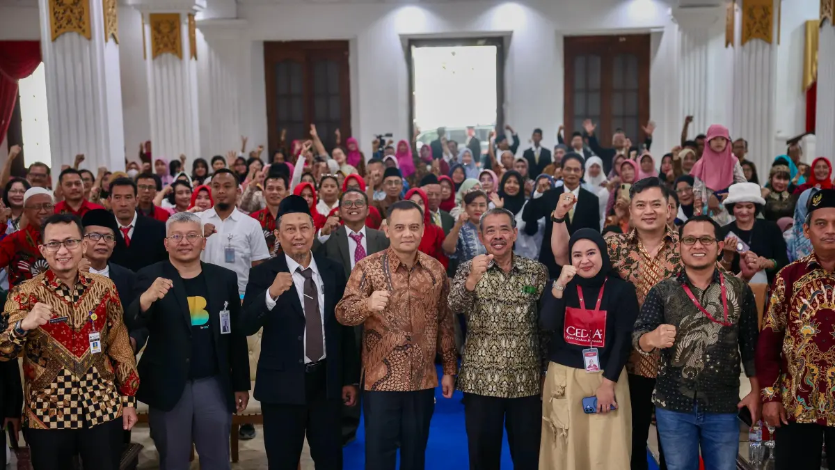 Gubernur Ahmad Lutfhi dalam silaturahmi dan halalbihalal Asosiasi Pedagang Mie dan Bakso (Apmiso) Nusantara Bersatu, Jawa Tengah, Jumat (17/4/2026). (Istimewa)
