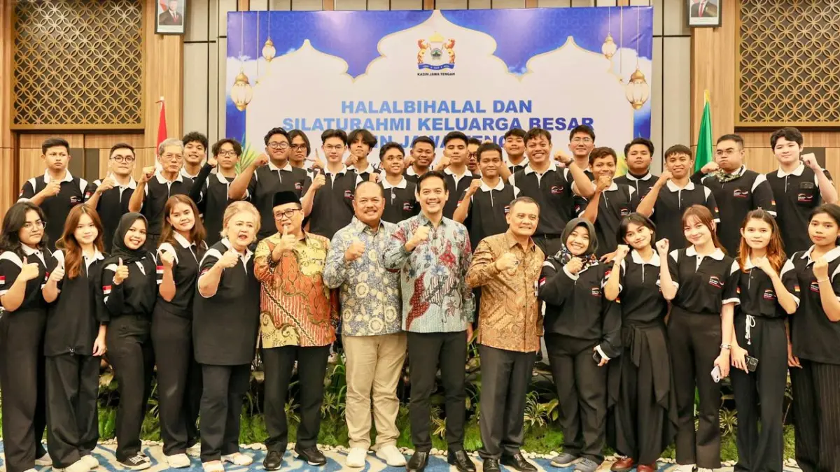 Gubernur Jateng Ahmad Luthfi foto saat menghadiri acara halalbihalal dan silaturahmi Kadin Jawa Tengah di Hotel Patra Semarang, Kamis (16/4/2026). (Istimewa)