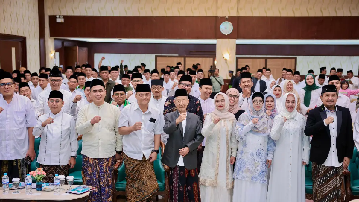 Gubernur Ahmad Luthfi menghadiri Halalbihalal Ngumpulke Balung Pisah warga Nahdlatul Ulama (NU) se-Jawa Tengah di Semarang, Minggu malam (19/4/2026).