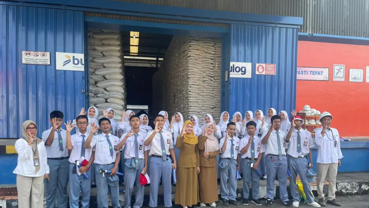 Kegiatan eduwisata/study tour SMK Maarif Kota Magelang ke Gudang Danurejo Bulog Kantor Cabang Magelang, Senin (20/4/2026). (Istimewa)
