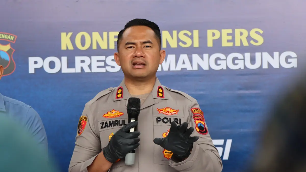 Kapolres Temanggung AKBP Zamrul Aini mengungkapkan kasus penggelapan dana BPR oleh karyawan. (Dok Jawa Pos Radar Magelang)