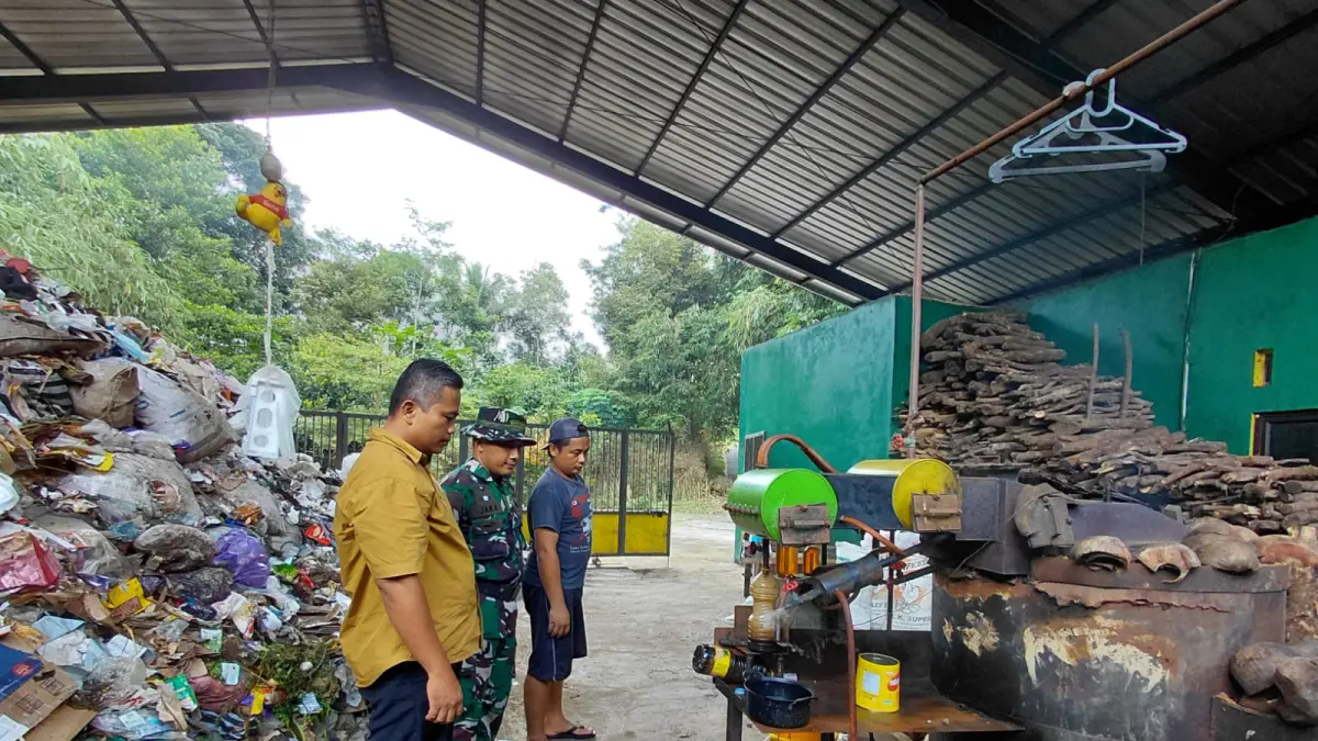 Desa Talunombo, Kecamatan Sapuran, Wonosobo membangun kemandirian energi dengan mengolah sampah plastik menjadi solar setara dexlite. (Istimewa)