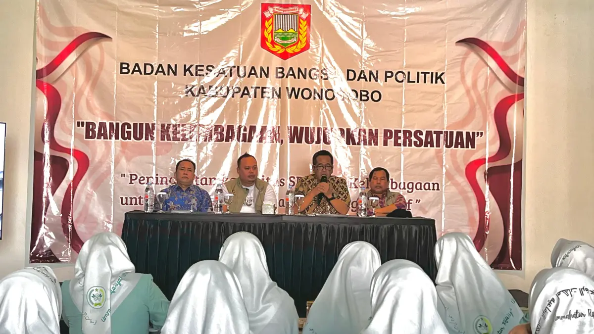 Kesbangpol saat menggelar acara bersama ormas dan mahasiswa Rabu (22/4) di Dewani View.  (Sigit Rahmanto/Jawa Pos Radar Magelang)
