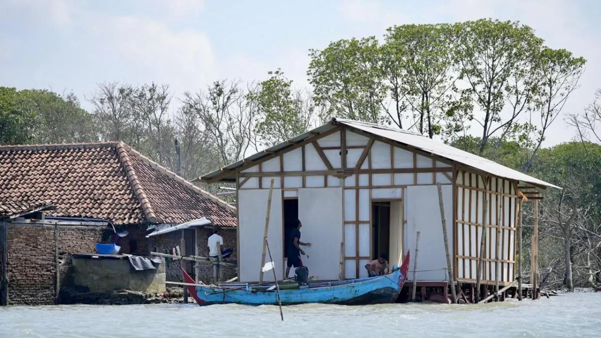 Rumah apung di Dusun Rejosari Senik, Desa Bedono, Kecamatan Sayung, Kabupaten Demak. (Istimewa)