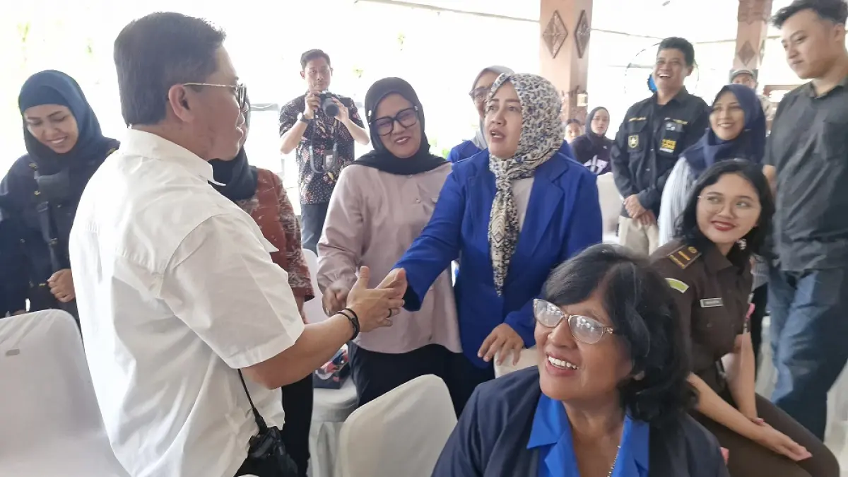 Wali Kota Magelang Damar Prasetyono menyapa ratusan perwakilan ormas di Pendopo Pengabdian. (PUPUT PUSPITASARI/JAWA POS RADAR MAGELANG)