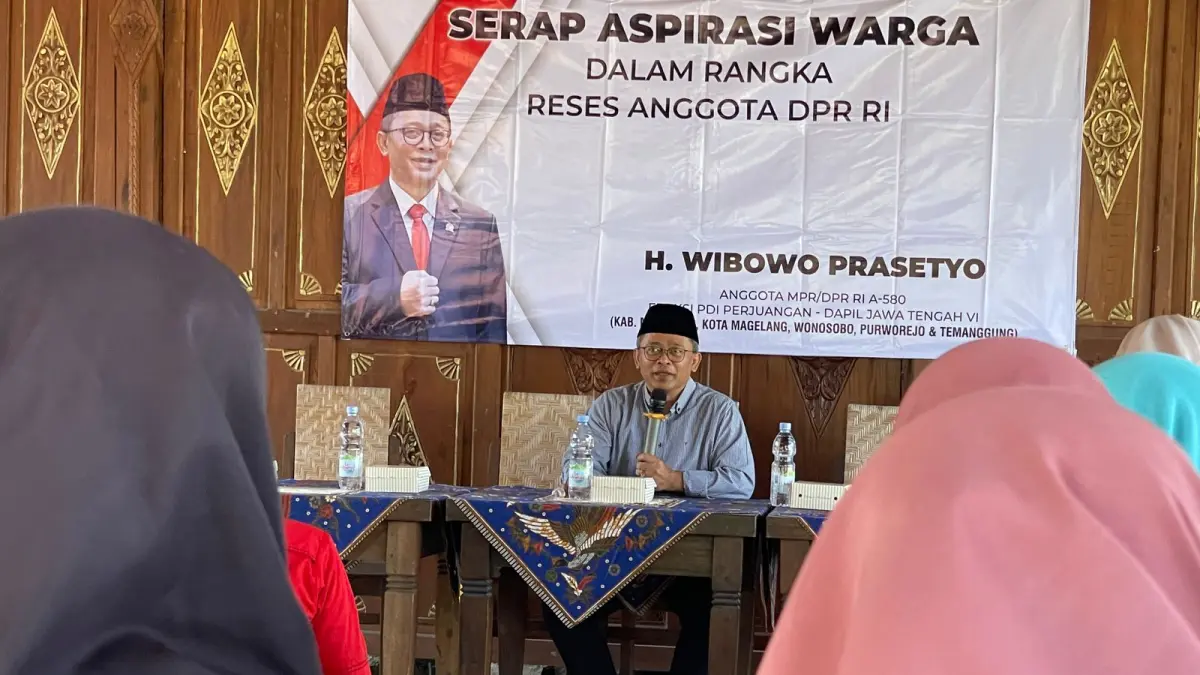 Anggota Komisi VIII DPR RI dari Fraksi PDI Perjuangan Wibowo Prasetyo bertemu dengan puluhan guru madrasah se-Kecamatan Dukun, Kabupaten Magelang dalam kegiatan resesnya, Jumat (21/4/2026).
