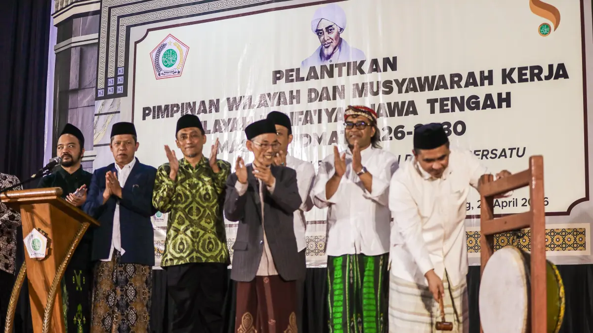 Wakil Gubernur Jawa Tengah Taj Yasin Maimoen membuka acara pelantikan pengurus wilayah sekaligus pembukaan Musyawarah Kerja Wilayah (Mukerwil) V Rifa’iyah Jawa Tengah, di Gedung Pemuda Pemkab Temanggung, Minggu (26/4/2026). (Istimewa)