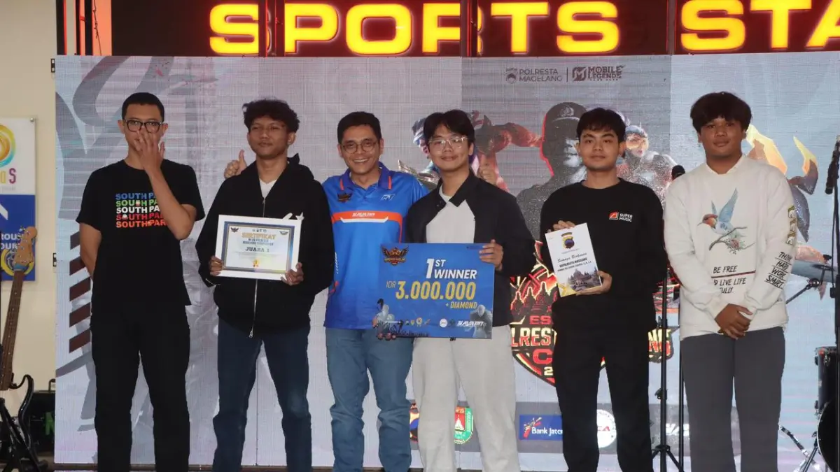 Kapolresta Magelang Kombes Pol Herbin Sianipar, S.I.K., S.H bersama para pemenang lomba mobile legends.
