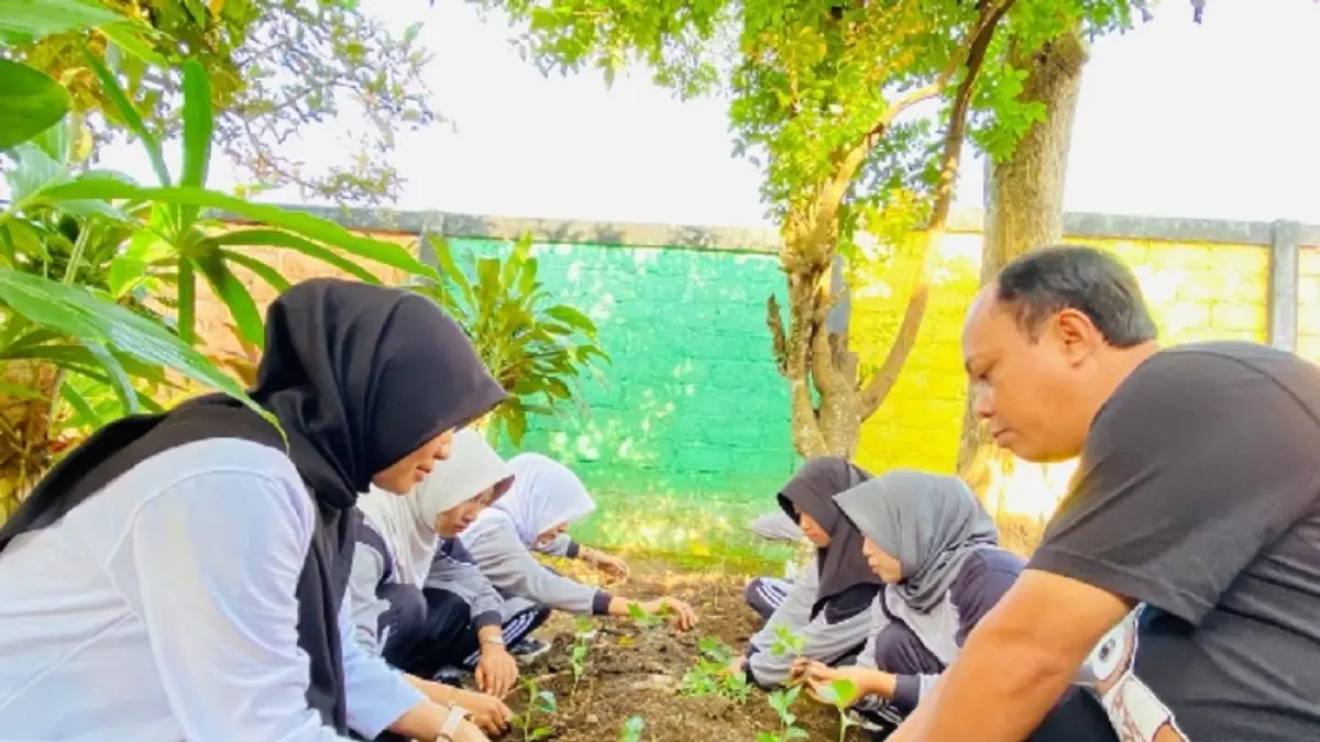 Ada tiga jenis tanaman dipilih dengan pertimbangan matang, yakni ketela pohon, ketela rambat, dan tanaman kopi.