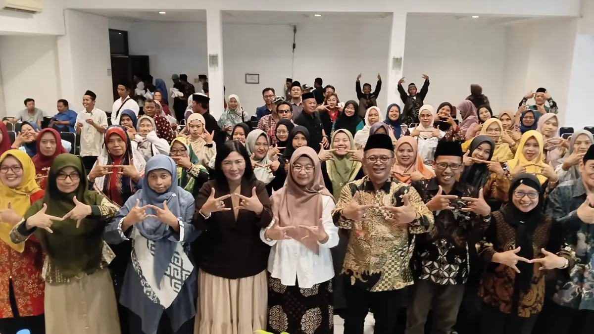Anggota Komisi VIII DPR RI Fraksi PDI Perjuangan Wibowo Prasetyo bersama Badan Penyelenggara Jaminan Produk Halal (BPJPH) di Magelang, Sabtu (2/5/2026).