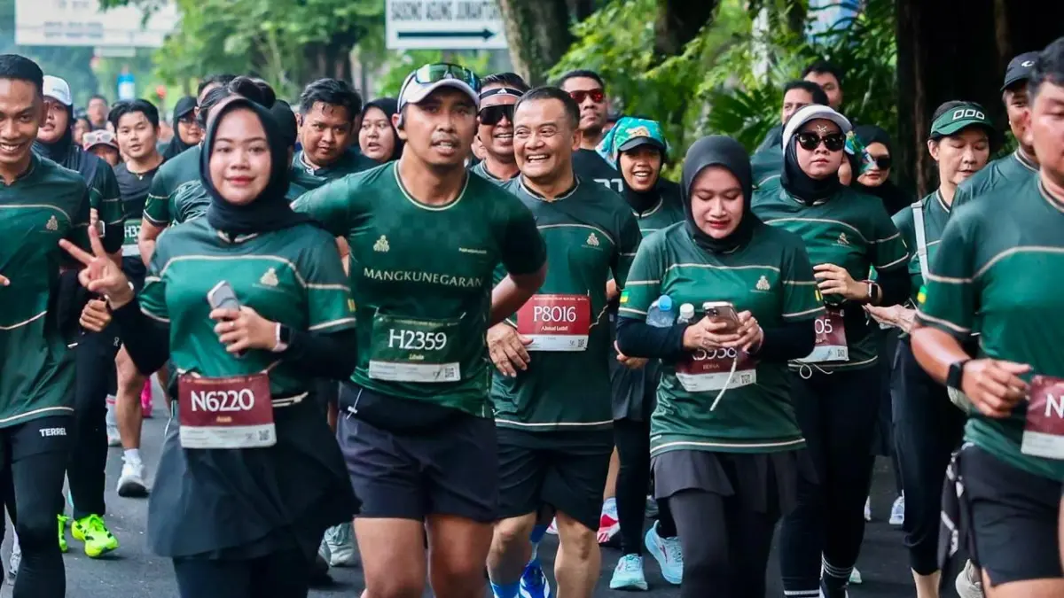 Gubernur Jateng Ahmad Luthfi turun di kategori 5K dalam Mangkunegaran Run 2026, Minggu (3/5/2026) di Solo.
