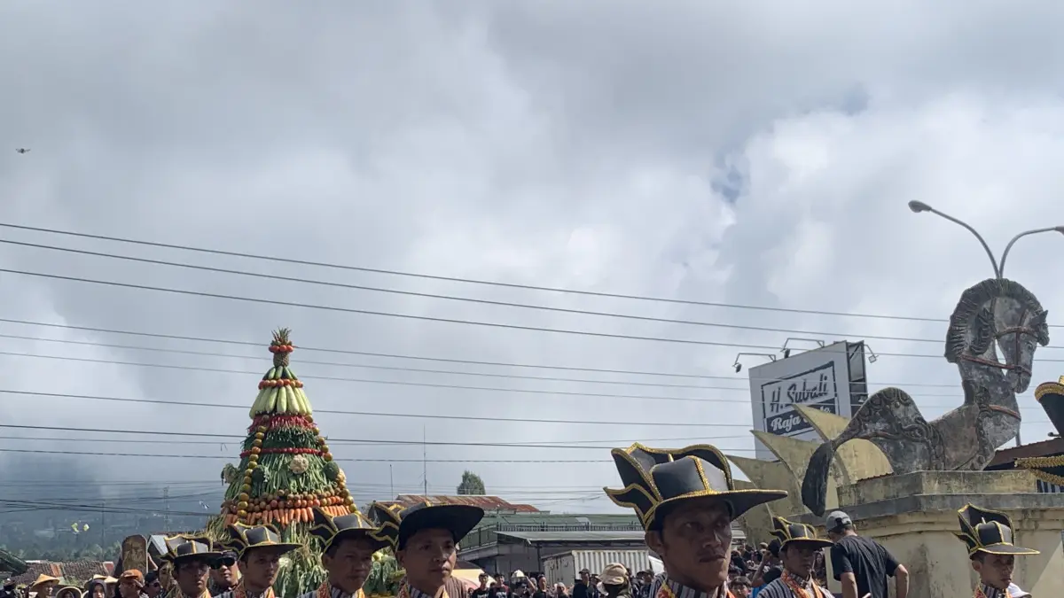 Nyadran Bhumi Phala di Rest Area Kledung, Kabupaten Temanggung Sabtu (2/5/2026). (Devi Khofifatur Rizqi/Jawa Pos Radar Magelang).