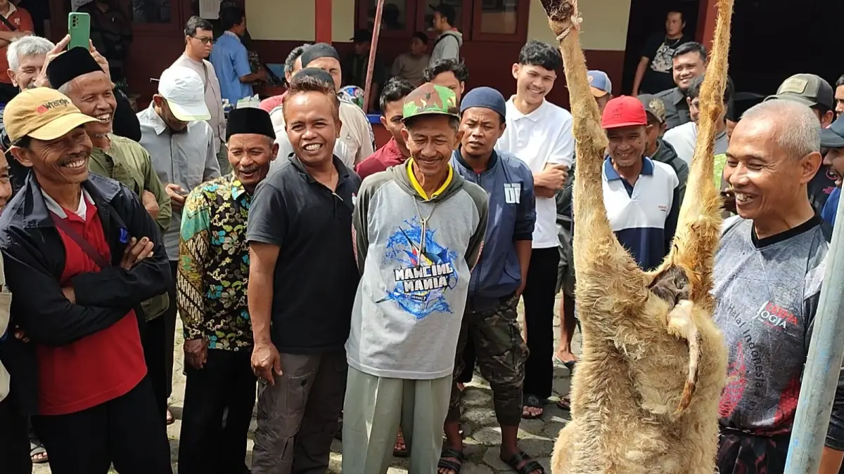 Para jagal dan panitia kurban dari berbagai dusun dan desa di Kecamatan Bandongan, Kabupaten Magelang mendapatkan pelatihan penyembelihan dan manajemen hewan kurban, Minggu (3/5/2026). (Istimewa)