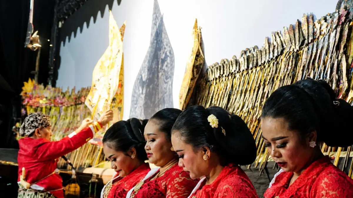Pergelaran wayang kulit di Terminal Secang, Sabtu (2/5/2026) malam kolaborasi Pemkab Magelang dan Pemkab Karanganyar. (Istimewa)