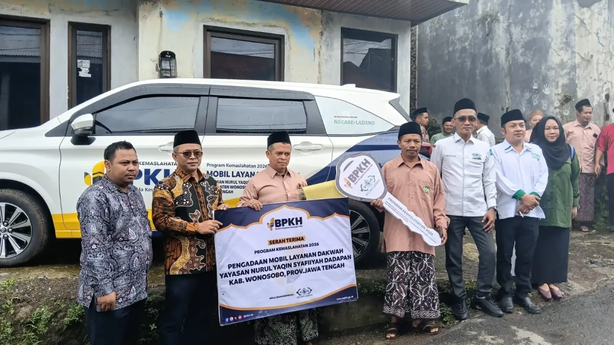 Mobil layanan dakwah resmi diserahkan kepada Yayasan Nurul Yaqin Syafi’iyah di Dusun Dadapan, Desa Sidoarjo, Kecamatan Garung, Wonosobo, Sabtu (1/5/2026). Bantuan dari Badan Pengelola Keuangan Haji (BPKH) melalui mitra kemaslahatan NU Care-LAZISNU itu merupakan aspirasi Anggota Komisi VIII DPR RI Fraksi PDI Perjuangan Wibowo Prasetyo.