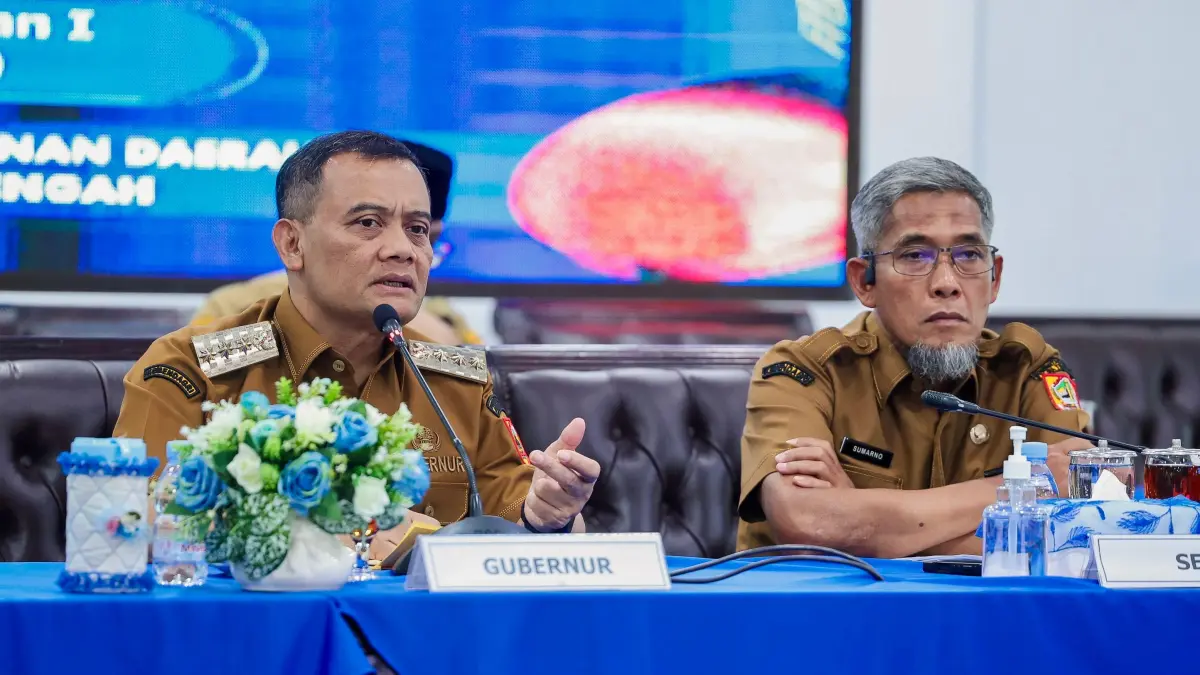 Gubernur Ahmad Luthfi dan Sekda Sumarno dalam rapat koordinasi Pengendalian Operasional Kegiatan (POK) triwulan I-2026, Senin (4/5/2026). (Istimewa).