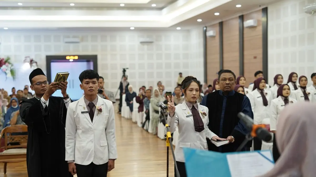 Wisuda dan angkat sumpah Program Studi Pendidikan Profesi Apoteker (PSPPA) Fakultas Ilmu Kesehatan (Fikes).