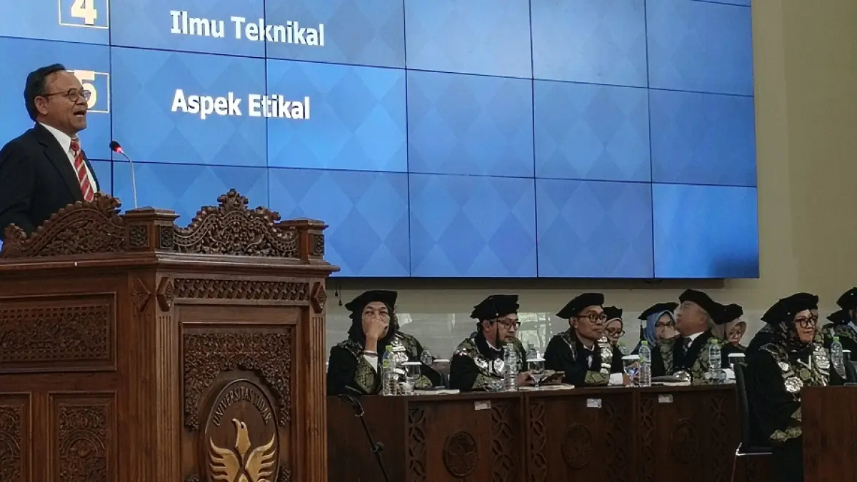 Ketua Dewan Pers Prof Komaruddin Hidayat saat orasi ilmiah Dies Natalis ke-47 Untidar Magelang ke-47, Selasa (5/5/2026). (ROFIK SYARIF/ JAWAPOS RADAR MAGELANG)